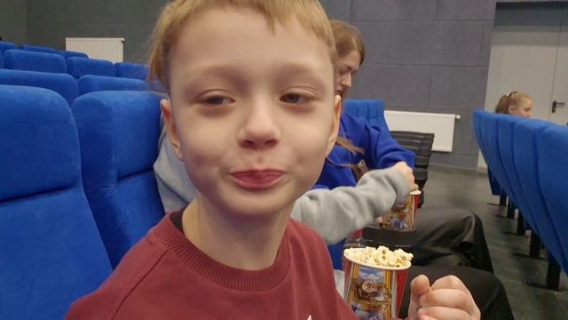 У НАС КУЛЬТУРНАЯ ПРОГУЛКА 🤣🥰🥰КОЛЯДУЮТ НЫНЧЕ ТАК 🤣 смотреть онлайн