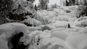 Водопад и ледяная пещера