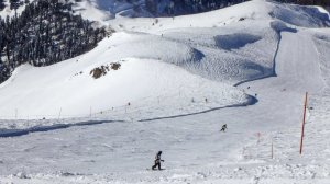 На российских туристов сошла лавина в горах Грузии