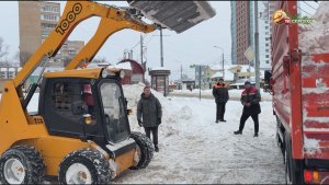 В Серпухове устраняют последствия снегопада
