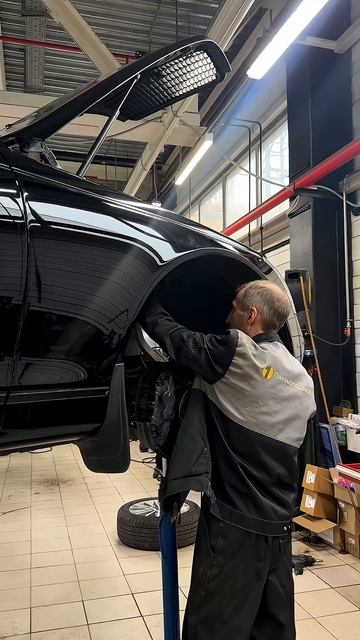 Замена передних пневмостоек на Maybach 57 на MRAER #пневмоподвеска #пневмостойка #maybach57