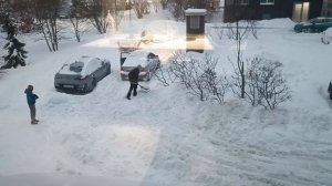 И опять расчищаем снег)Вот такие последствия снегопада