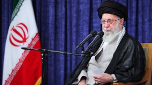 Аятолла Хаменеи: протестующие в Иране хотят угодить Трампу