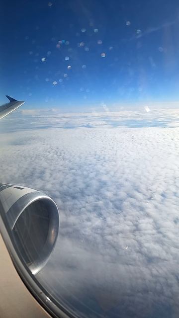 Самолет Ереван Москва облака вид из окна солнце