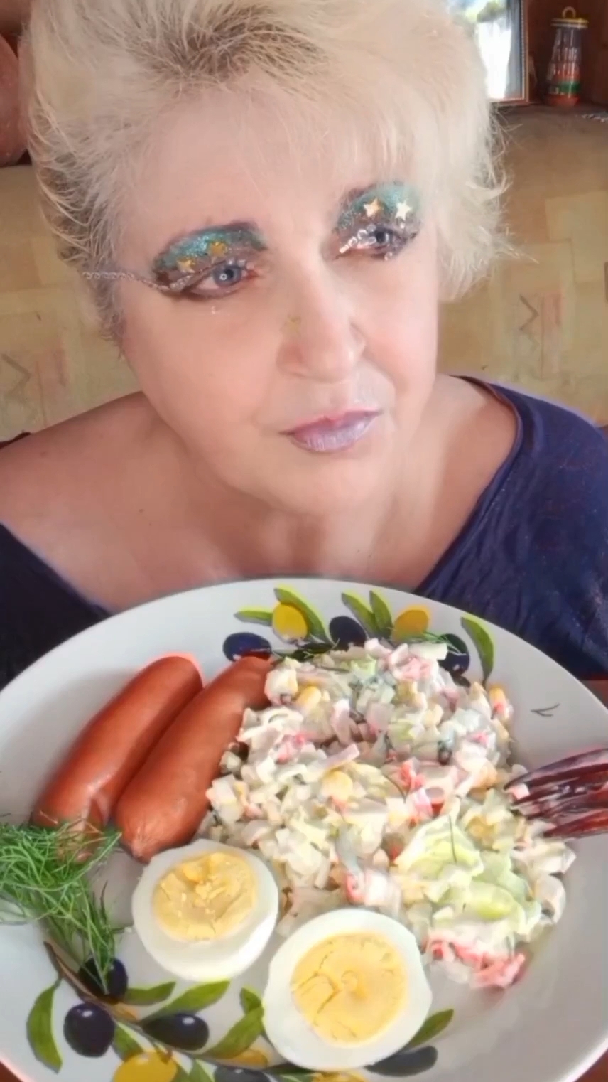 Мукбанг Стихи для ХЕЙТЕРЮГ смотреть онлайн