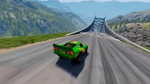 Полицейская машина против зомби, гигантская водяная яма и гонка на бревне – BeamNG.drive