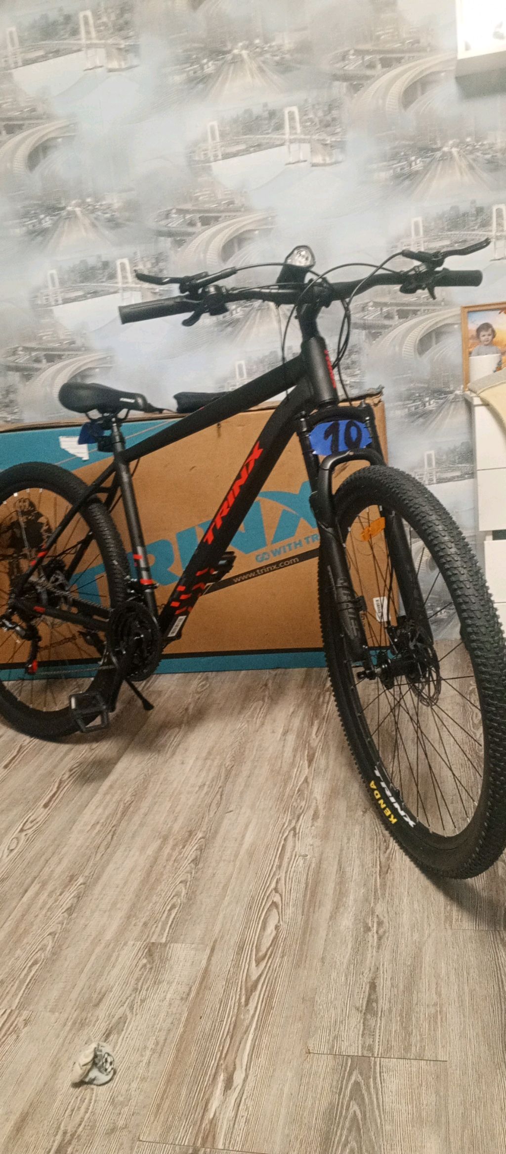 TRUNKS смотреть онлайн