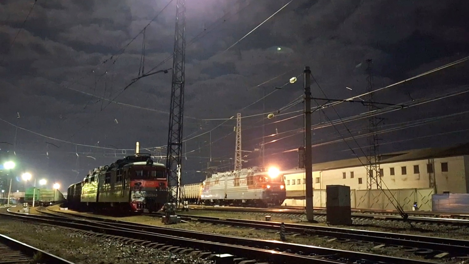 Ночная жизнь на станции Шахунья смотреть онлайн