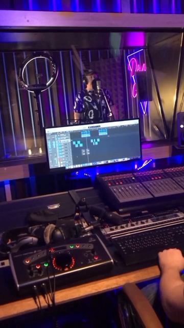 Малиновый закат Стихи: Владимир Курочкин Музыка, исп: Алексей Вечеров смотреть онлайн