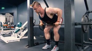 Тяга штанги к животу в наклоне (в Смите)