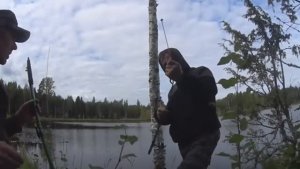 Держим путь на деревенскую лесную ламбушку!Я Взял спининг!Слава взял длинную удочку.