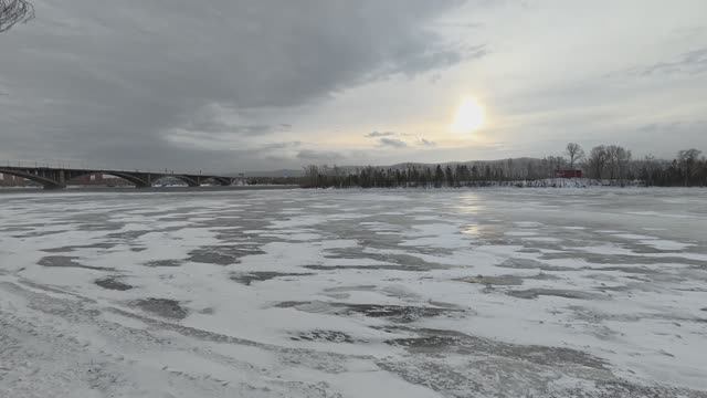 Красноярск, центральная набережная 10.01.2026г. смотреть онлайн