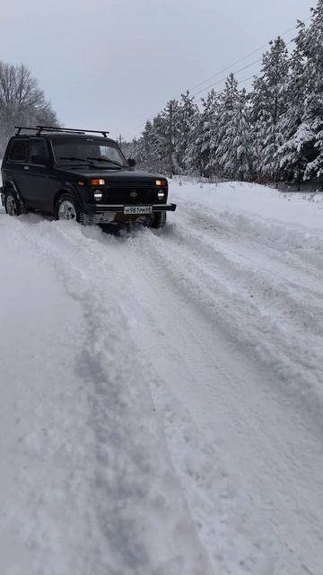 Покатушки на Ниве по снегу #shorts #4x4 #offroad #покатушки смотреть онлайн