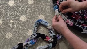 НАШЛА ЧЕМ РУКИ ЗАНЯТЬ...