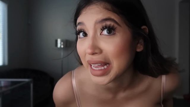 Примерила бельё. 18+. Эротика смотреть онлайн