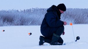 Столько флагов у меня еще не было! Щука не дала половить спокойно! Зимняя рыбалка на жерлицы!