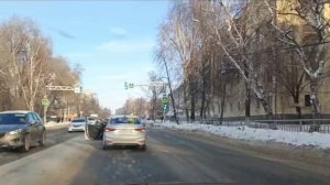 👍Герой дня.  Ул 12 сентября, кольцо с Пушкинской. На дороге поперек лежал толстый кабель. Все прост