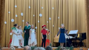 «Чашка и чайник». Исполняют Алексей Мелентьев, Марина Мельникова, Арина Щербакова.