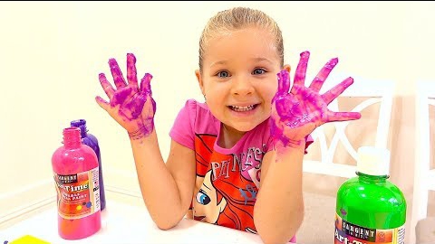 ДИАНА ВЕСЕЛО ПРОВОДЯТ ВРЕМЯ ЗА КНИЖКАМИ И РАСКРАСКАМИ смотреть онлайн