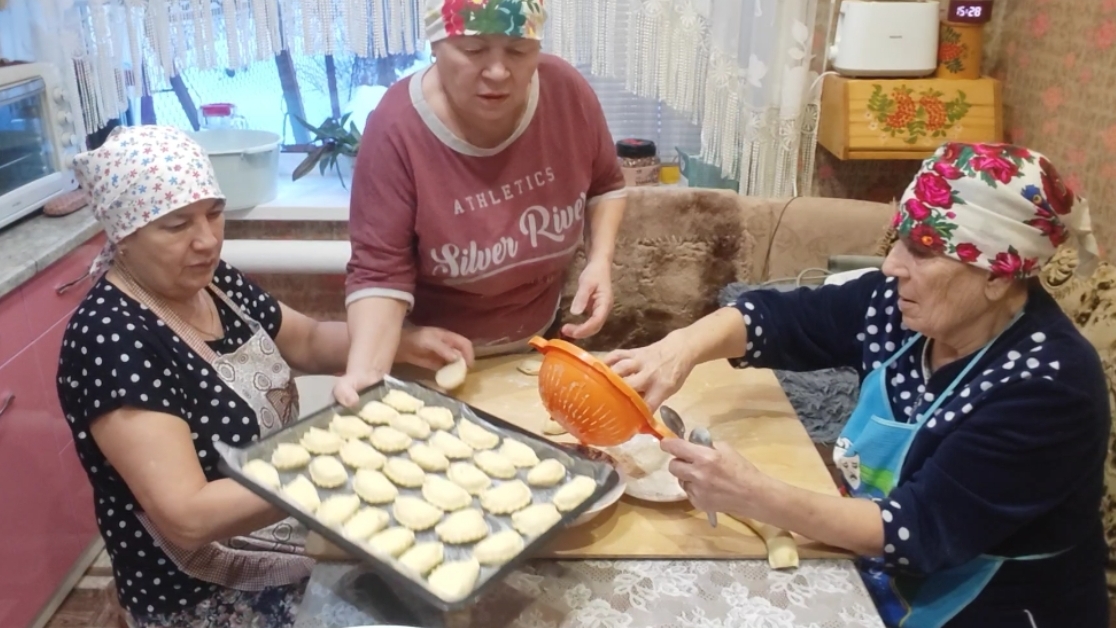 Сами лепим, сами отвечаем на комментарии// смотреть онлайн