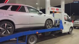 3 автомобиля, Михаил развез по клиентам