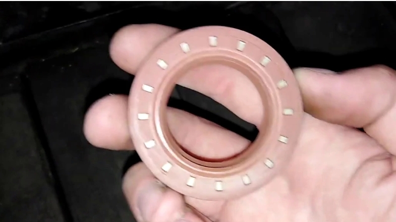 Замена сальника левого привода (ШРУСа) на ВАЗ 2108-2115. смотреть онлайн