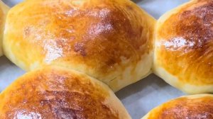 Пирожки с яблоком и корицей .