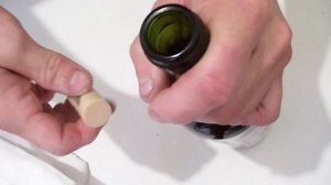 3 способа Как открыть бутылку вина без штопора видео рецепт