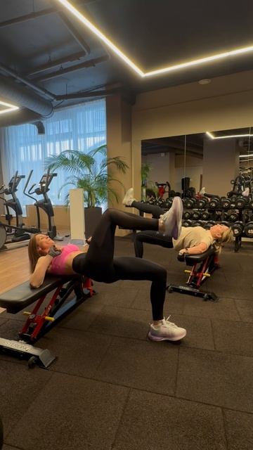 Ягодичный мостик на каждую ногу