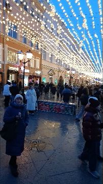 Москва 2026  на углу  Рождественки и Кузнецкого моста смотреть онлайн