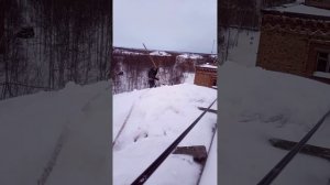 Чистка крыши Вид сверху Roof cleaning view from above