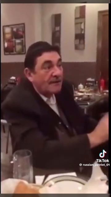 Анекдот  Яицы крутит 🤣🤣