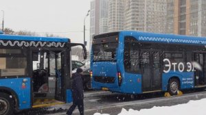 На севере Москвы столкнулись автобус и электробус, есть пострадавшие