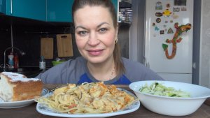 МУКБАНГ РЫБА С ОВОЩАМИ В СМЕТАНЕ /КАПУСТНЫЙ САЛАТ/MUKBANG ЕДА ОБЖОР