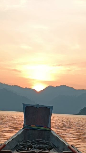 Раннее утро, озеро Чео Лан, Национальный парк Као Сок, Тай (Chieo Lan Lake, National Park Khao Sok)