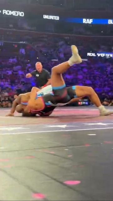 ⚡️С тем же сухим счётом 10-0 нацеленный на Олимпиаду-2028 Чемпион этого года в NCAA Стивен Бьюкенен