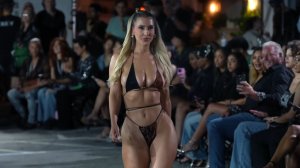 Горячий подиум: топ-модели с большими задницами в бикини🔥 Практически голые тела рвут шоу! LIVE