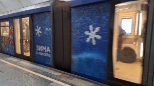 новогодний электропоезд 81-775 Москва 2020, отправляется со станции Таганская