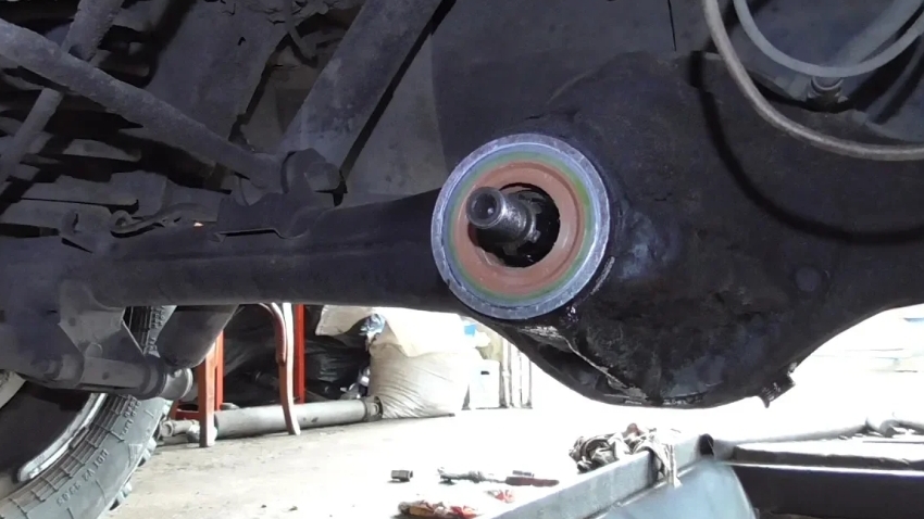 Замена сальника редуктора заднего моста ВАЗ 2121 Нива смотреть онлайн