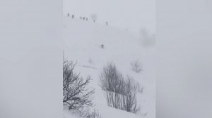 Девушку накрыло мощной лавиной в горах Сванети в Грузии