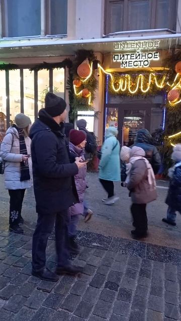 Москва новогодняя 2026  Кузнецкий мост Питейное место смотреть онлайн