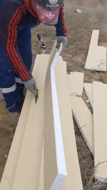 Необычный фасадный сайдинг, изготовленный из вспененного материала.