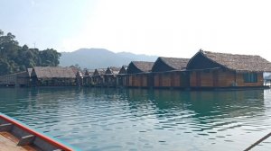 Вид с сап-борда, Озеро Чео Лан, Као Сок, Тай (View from sup-board, Chieo Lan Lake, Khao Sok, Thai)