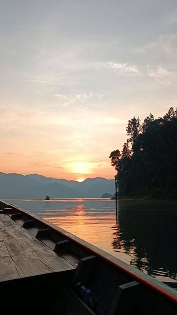 Раннее утро, озеро Чео Лан, Национальный парк Као Сок, Тай (Chieo Lan Lake, National Park Khao Sok)