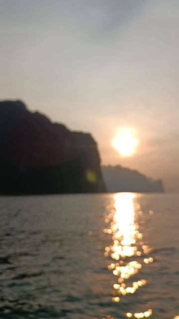 Вечер, озеро Чео Лан, Национальный парк Као Сок, Тай (Evening Chieo Lan Lake, National Park Khao Sok