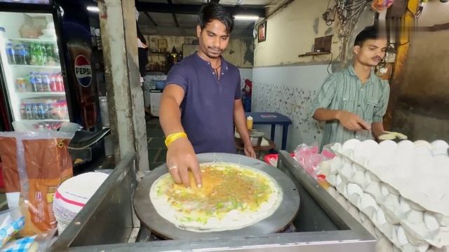 Эпический сэндвич с омлетом на масляной улице .Превосходный омлет с яйцом и хлебом смотреть онлайн