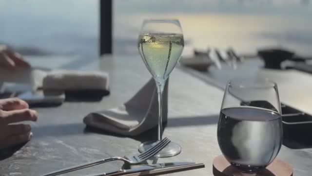 Жизнь с Нами (Япония) - Тихий Новый год, холодное, дождливое Рождество 11.01.2026 смотреть онлайн