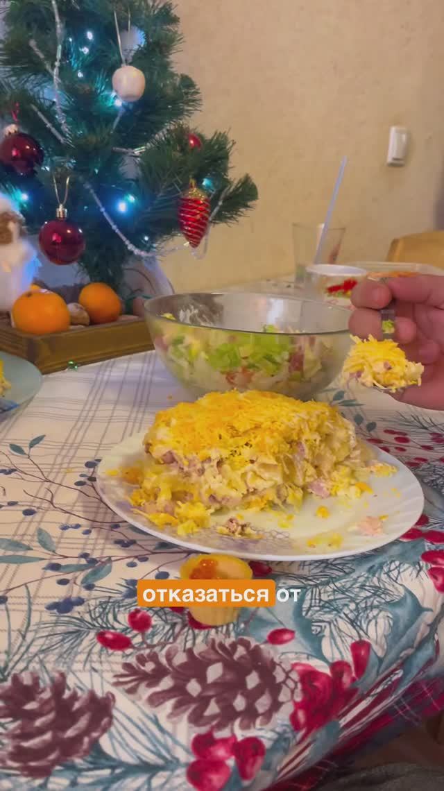 Бросили пить и рады, первая января начался в 10 утра с активностей - снег, горы, море и родные Рядом смотреть онлайн