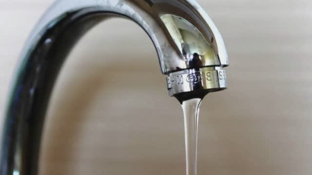 Нет напора горячей воды, прежде чем промывать теплообменник нужно сделать это! смотреть онлайн