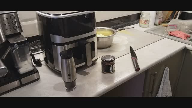 Нужные штучки с Wildberries. Готовлю в аэрогриле. Мое впечатление, тесто на пельмени. смотреть онлайн